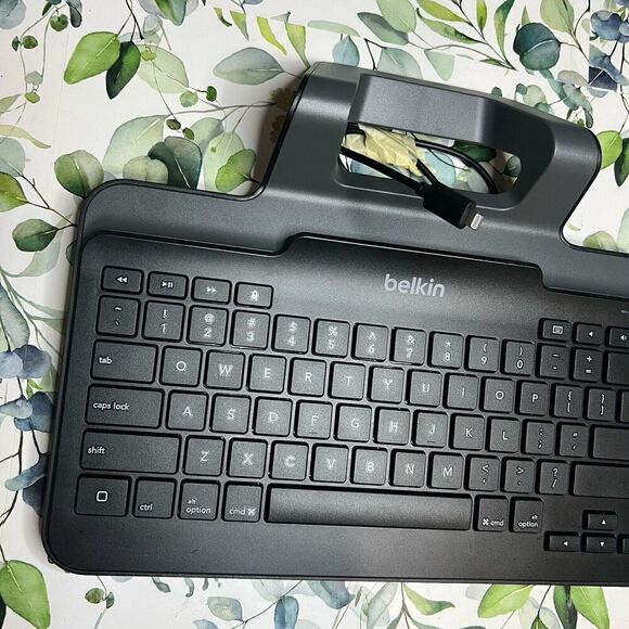 BELKIN B2B130 Black Lightning Wired Slim Tablet Keyboard - Picture 3 of 6